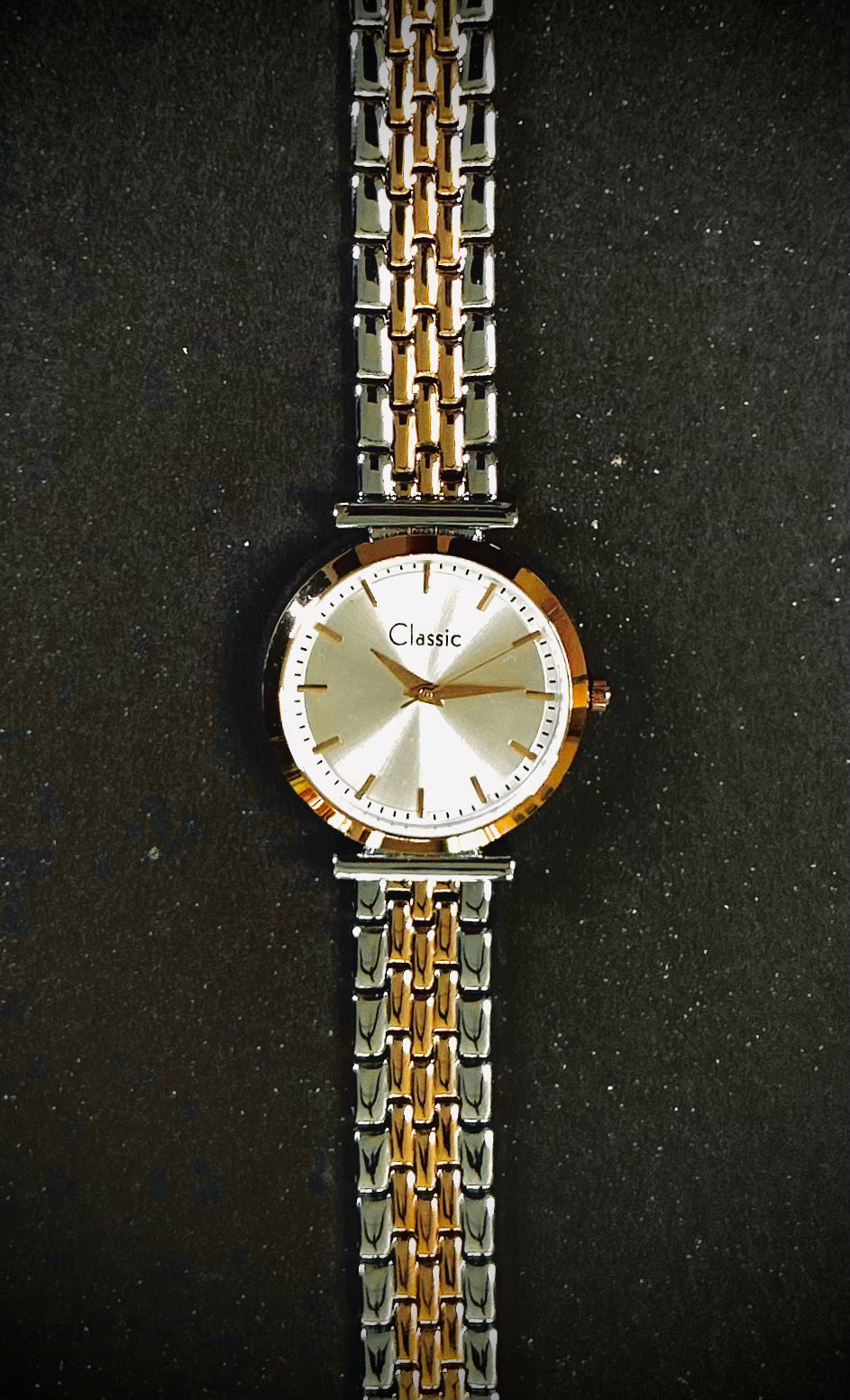 Classic Dual Tone Golden Hour Quartz Metallic Silver Round Dial Women's Watch (Rose Gold)