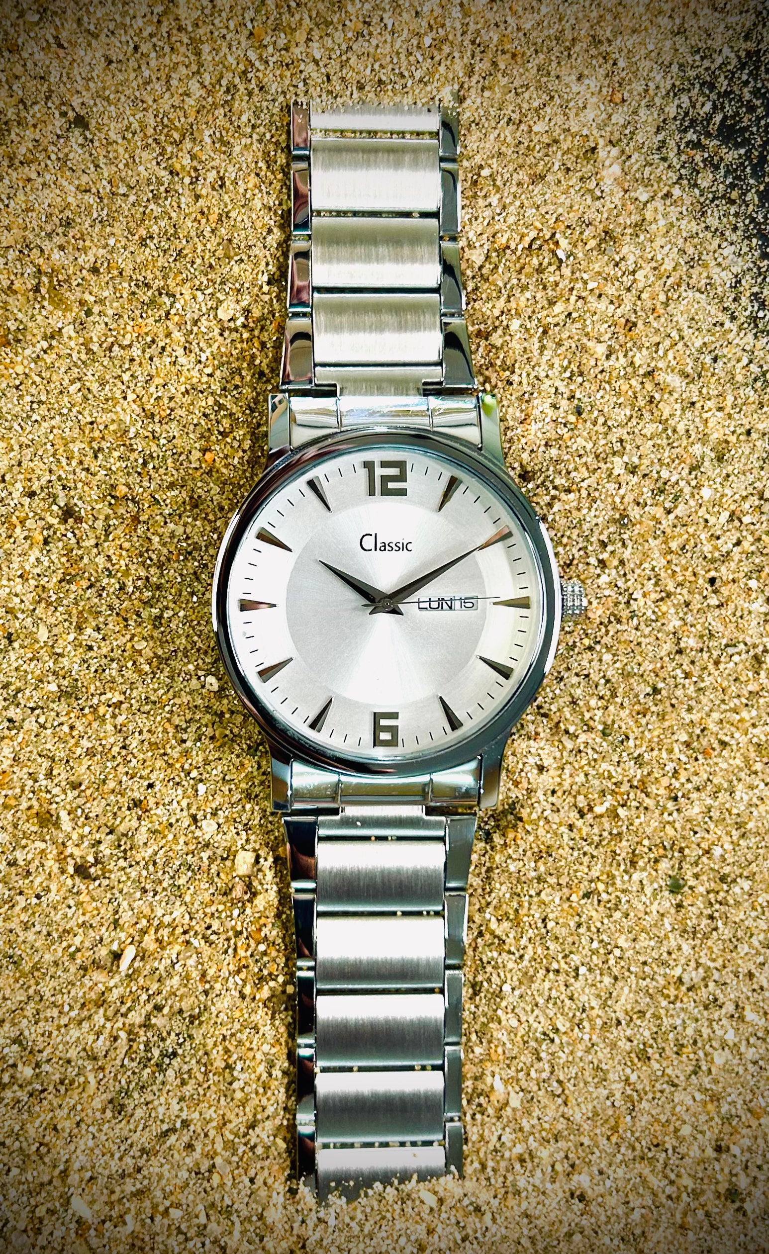 Classic Essentials Analog Watch with Day/Date Metallic Silver Dial with Stainless Steel Strap for Men