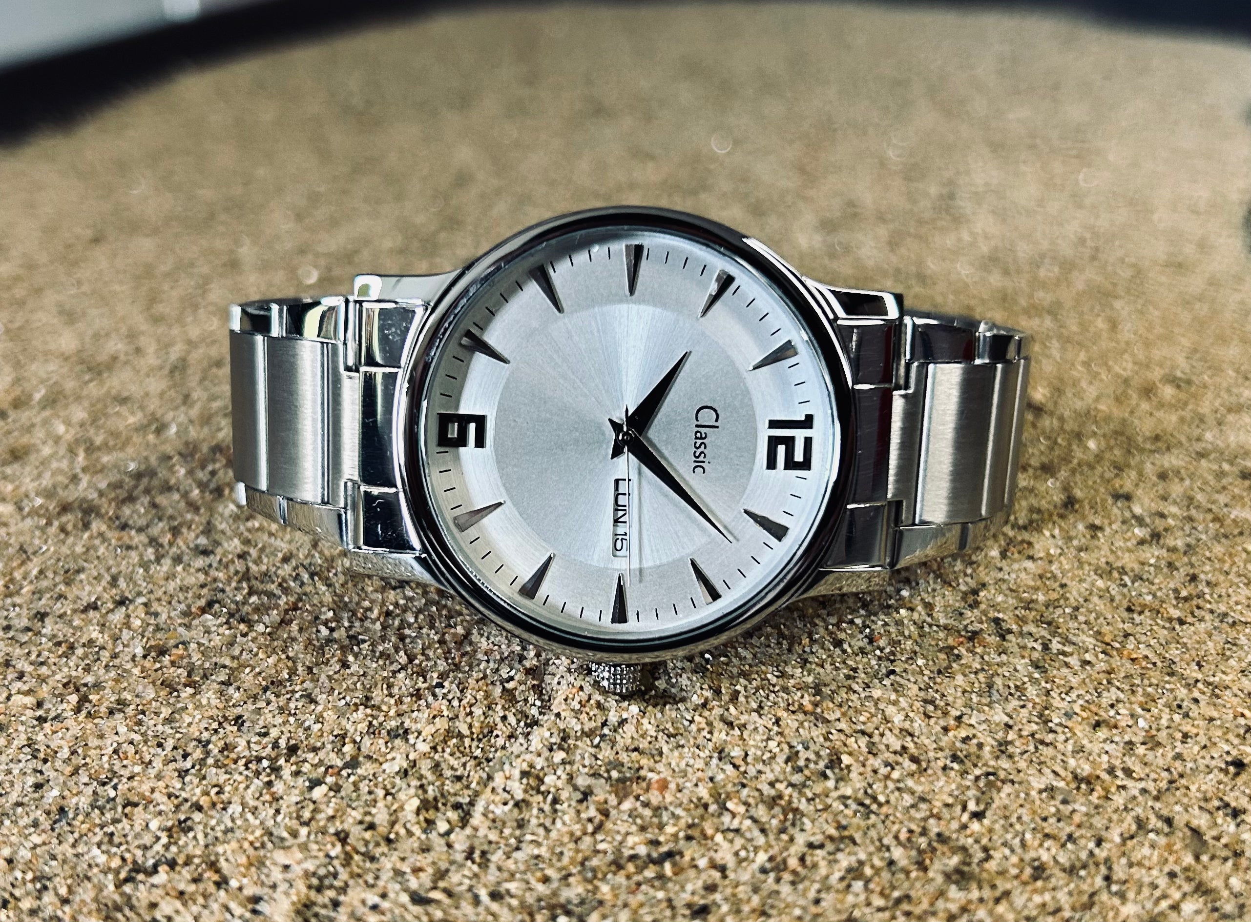 Classic Essentials Analog Watch with Day/Date Metallic Silver Dial with Stainless Steel Strap for Men